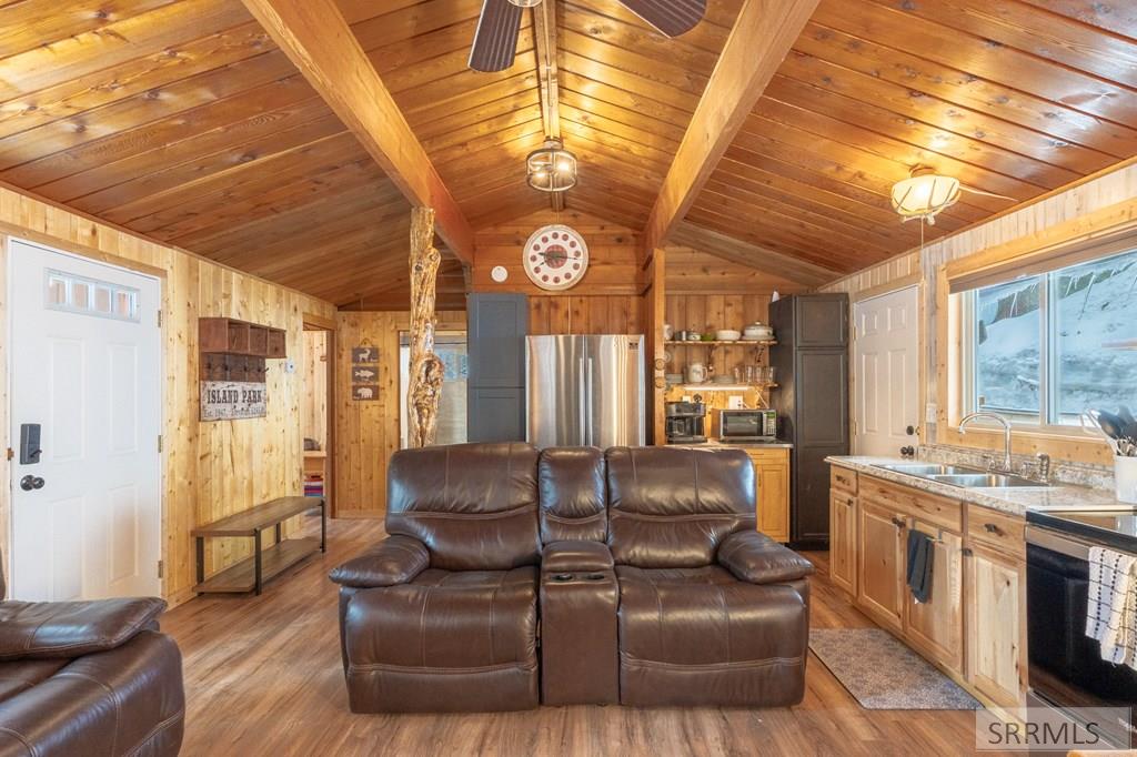 4127 Big Springs Loop Road, ISLAND PARK, Idaho image 4