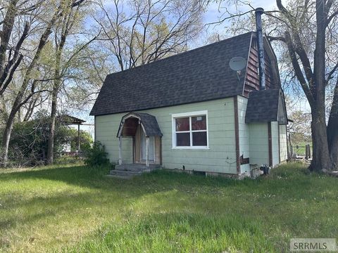 Photo of 265 S 625 West, BLACKFOOT, ID 83221 (MLS # 2186021)