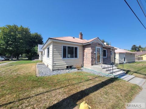 Photo of 998 Holmes Avenue, IDAHO FALLS, ID 83404 (MLS # 2179437)