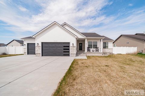 Photo of 860 Montezuma St, IDAHO FALLS, ID 83402 (MLS # 2185786)