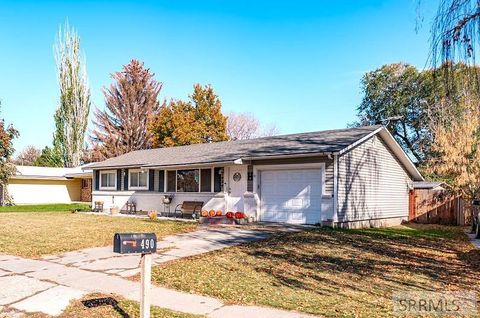 Photo of 490 Moonlite Drive, IDAHO FALLS, ID 83402 (MLS # 2180386) Photo of 490 Moonlite Drive, IDAHO FALLS, ID 83402 (MLS # 2180386)