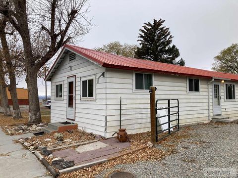 Photo of 426 W Grand Avenue, ARCO, ID 83213 (MLS # 2180912)