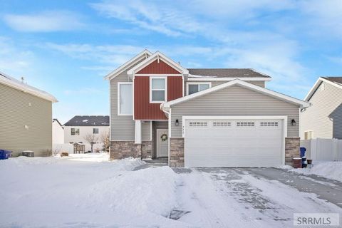 Single Family Residence in REXBURG ID 773 2275 W.jpg