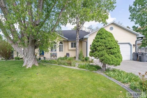 Photo of 1089 Lowell Drive, IDAHO FALLS, ID 83402 (MLS # 2186422)