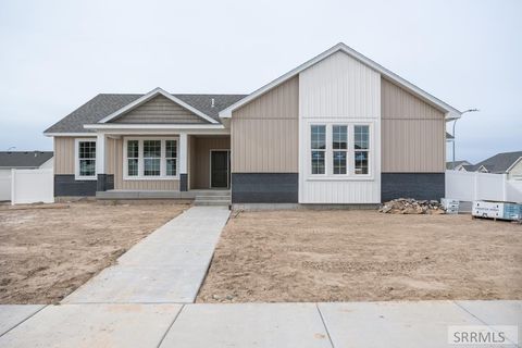 Photo of 554 Boxwood Drive, IDAHO FALLS, ID 83402 (MLS # 2180409) Photo of 554 Boxwood Drive, IDAHO FALLS, ID 83402 (MLS # 2180409)