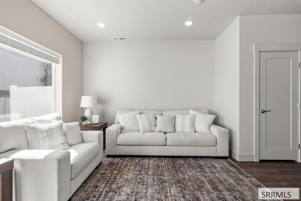 2749 Derrald Loop