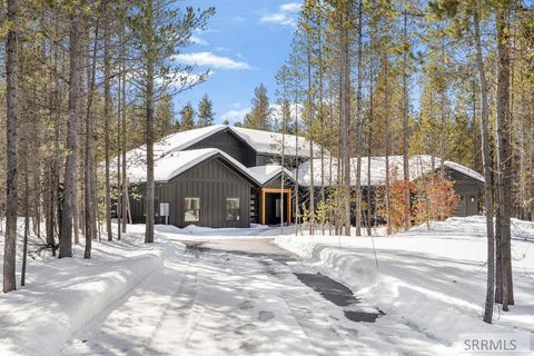 Photo of 3650 Redtail Street, ISLAND PARK, ID 83429 (MLS # 2182440)