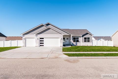 Photo of 580 Boxwood Drive, IDAHO FALLS, ID 83402 (MLS # 2179531) Photo of 580 Boxwood Drive, IDAHO FALLS, ID 83402 (MLS # 2179531)