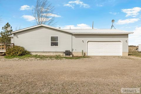 Photo of 453 S 1550 W, BLACKFOOT, ID 83262 (MLS # 2184696)