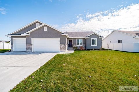 Photo of 5303 Carbine Dr, IDAHO FALLS, ID 83404 (MLS # 2180275) Photo of 5303 Carbine Dr, IDAHO FALLS, ID 83404 (MLS # 2180275)