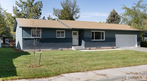 Photo of 1215 Cameron Avenue, IDAHO FALLS, ID 83402 (MLS # 2180324) Photo of 1215 Cameron Avenue, IDAHO FALLS, ID 83402 (MLS # 2180324)