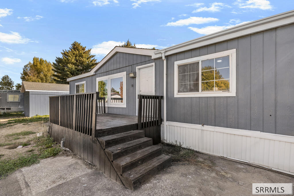 2133 Pinetree Circle