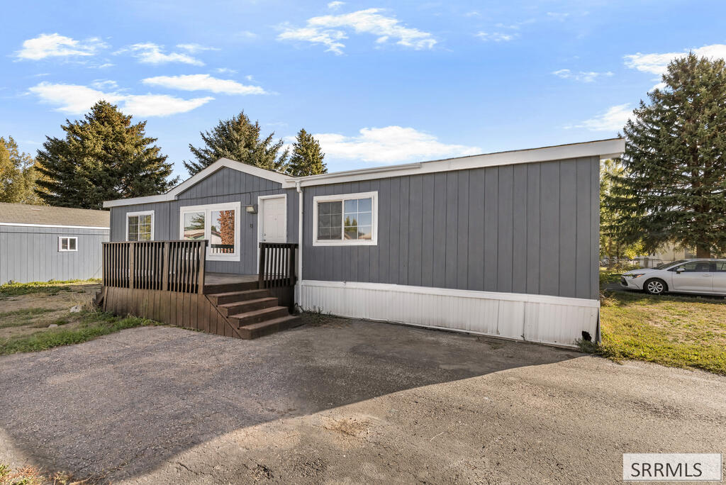 2133 Pinetree Circle