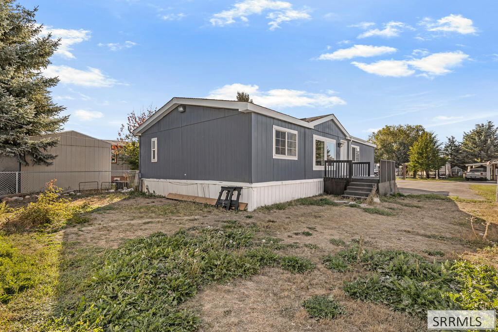 2133 Pinetree Circle