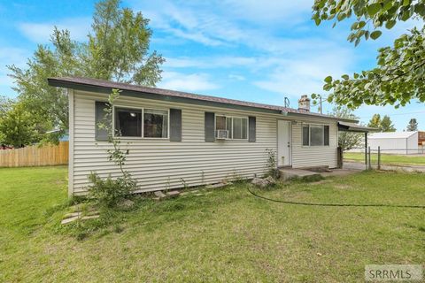Photo of 615 S 3 E, ST ANTHONY, ID 83445 (MLS # 2178780)