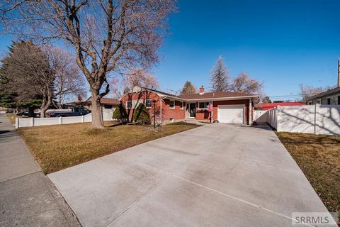 Photo of 1075 Stanger Avenue, IDAHO FALLS, ID 83404 (MLS # 2184896)