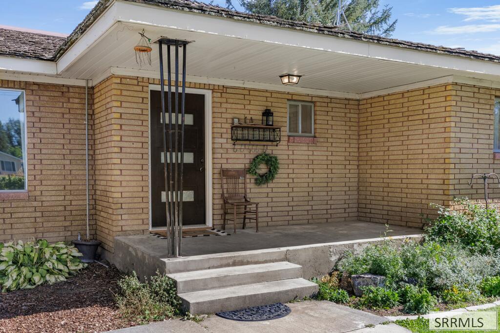 939 45th E