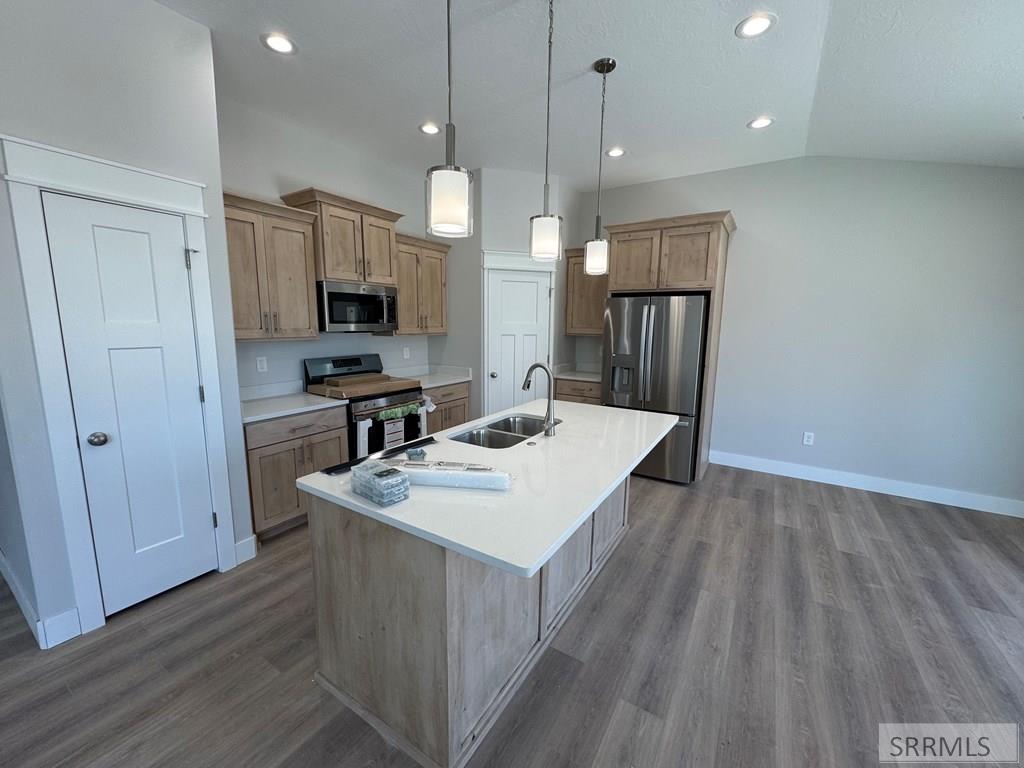 401 Wind River Drive, SHELLEY, Idaho image 2