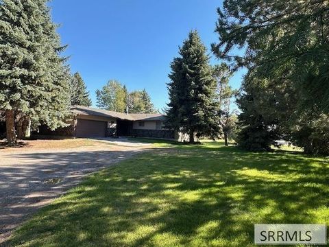 Photo of 643 W 100 S, BLACKFOOT, ID 83221 (MLS # 2186450)