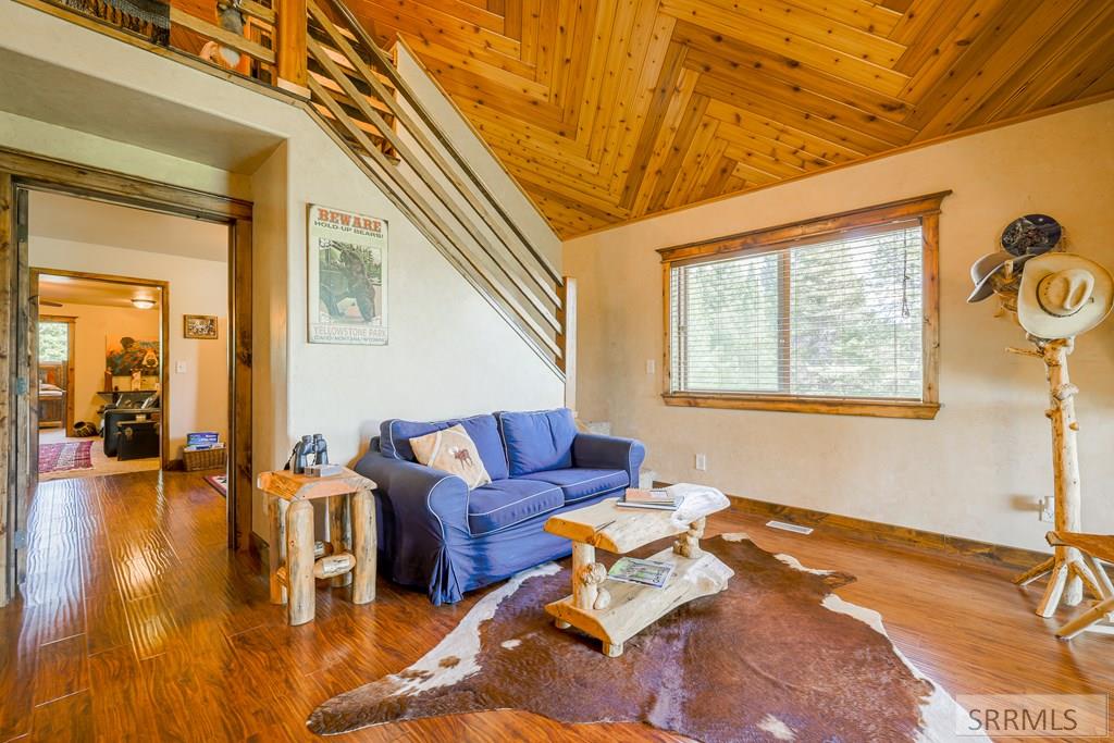 3936 Wise Owl Way, ISLAND PARK, Idaho image 9