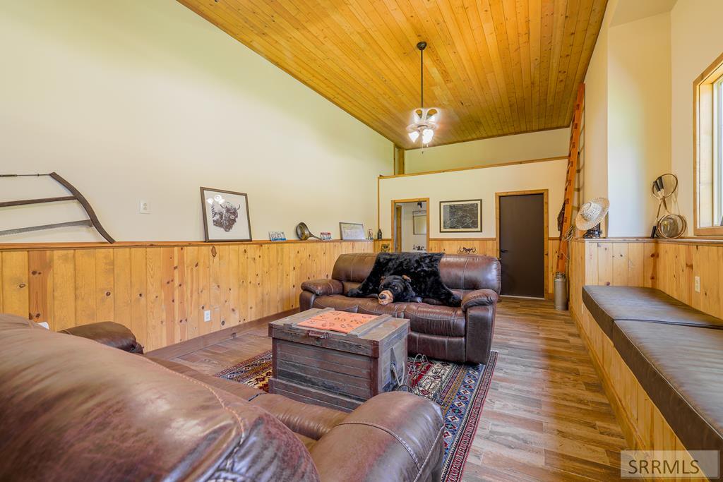 3936 Wise Owl Way, ISLAND PARK, Idaho image 29