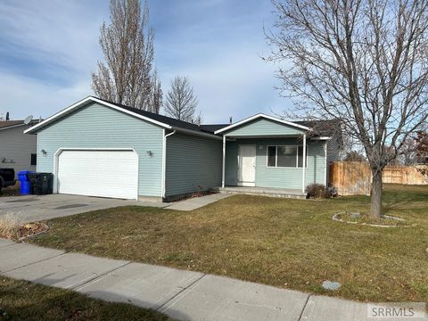 Single Family Residence in REXBURG ID 92 Douglas Dr.jpg