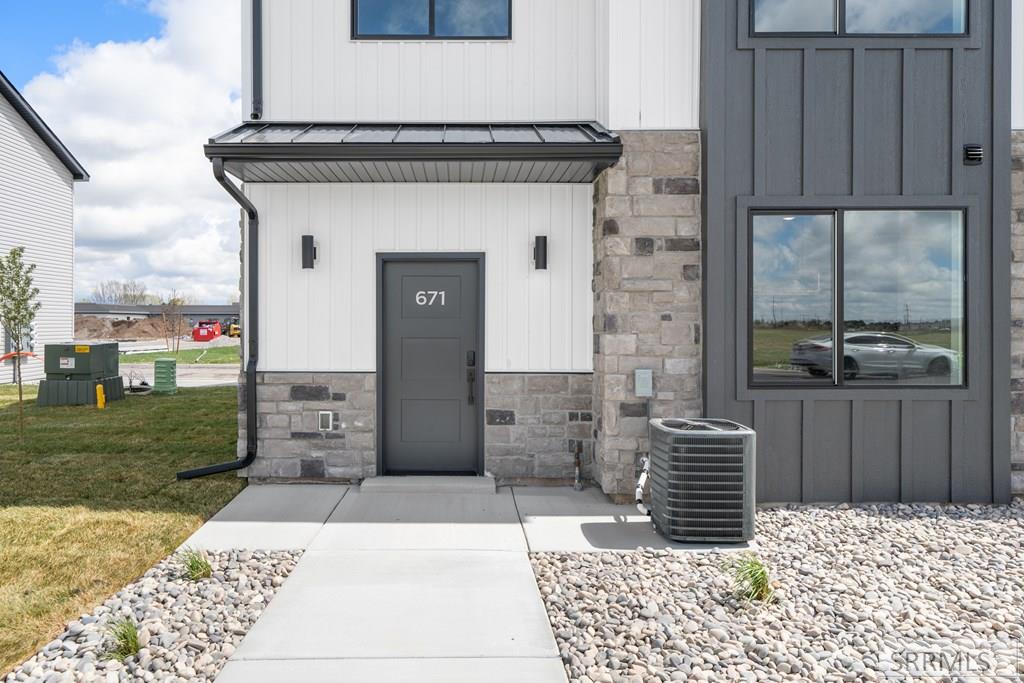 741 Curlew Drive