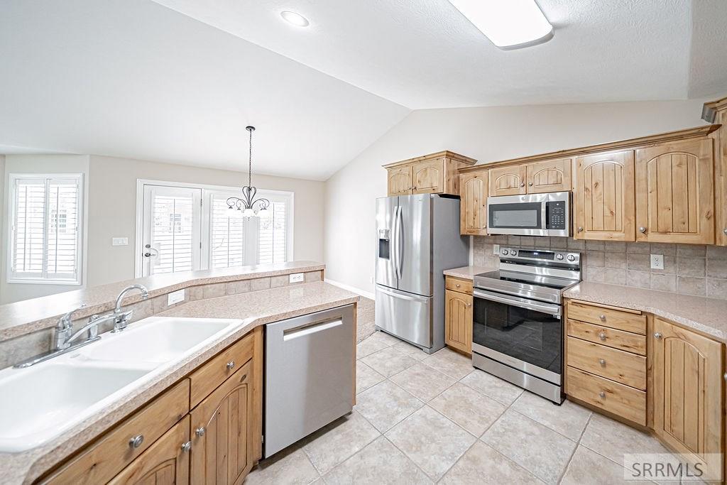 325 Tapitio Drive, IDAHO FALLS, Idaho image 12
