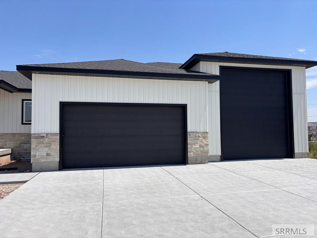 32 Currant Lane