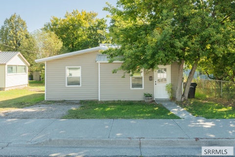 Homes For Sale - 1078 Blaine Avenue<br/> IDAHO FALLS, ID 83401