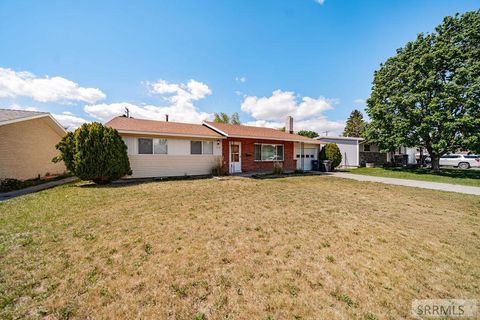Photo of 1372 Fairmont Drive, IDAHO FALLS, ID 83404 (MLS # 2186200)