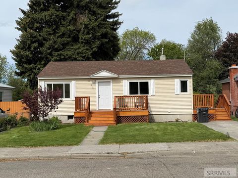 Photo of 1137 Ada Avenue, IDAHO FALLS, ID 83402 (MLS # 2186421)