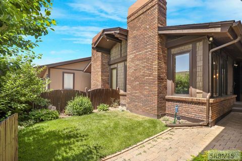 Photo of 1307 Laurel Drive, IDAHO FALLS, ID 83404 (MLS # 2180250) Photo of 1307 Laurel Drive, IDAHO FALLS, ID 83404 (MLS # 2180250)