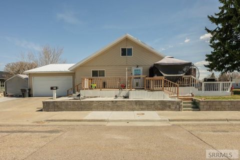 Photo of 940 Jefferson Avenue, IDAHO FALLS, ID 83402 (MLS # 2180024) Photo of 940 Jefferson Avenue, IDAHO FALLS, ID 83402 (MLS # 2180024)