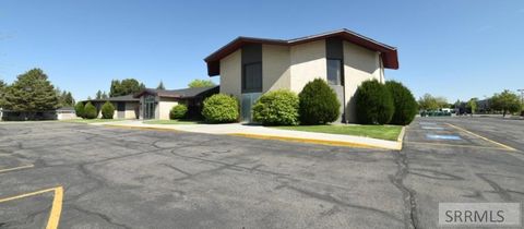 Photo of 825 E 17th Street, IDAHO FALLS, ID 83404 (MLS # 2163241)