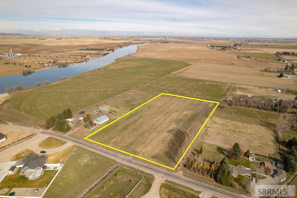 8073 N Riverfront Drive, IDAHO FALLS, Idaho image 2