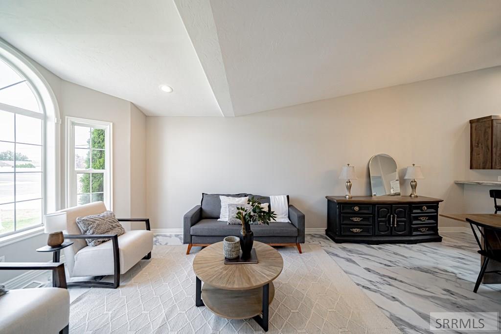3290 Carolyn Lane