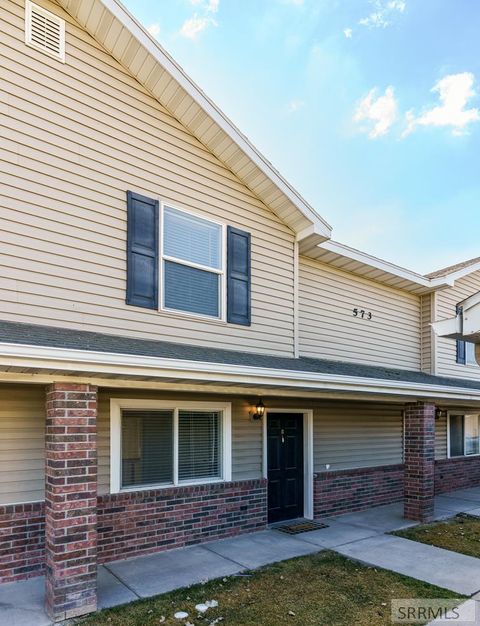 Photo of 573 Raven Way #Apt B, CHUBBUCK, ID 83202 (MLS # 2182388)