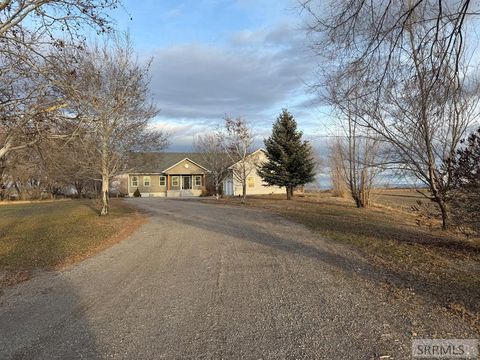 Photo of 634 N 3200 E, MENAN, ID 83434 (MLS # 2181222)