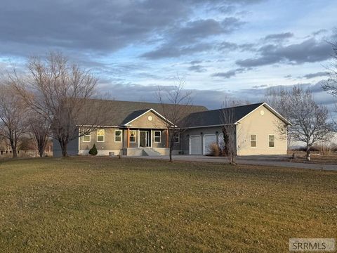 Photo of 634 N 3200 E, MENAN, ID 83434 (MLS # 2181222)