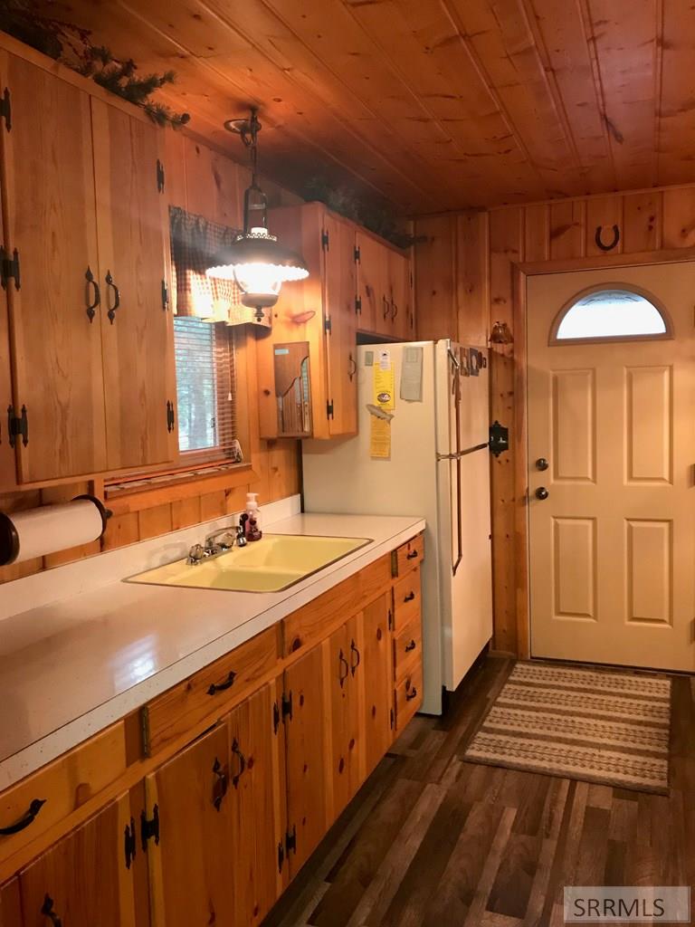 4205 Holden Loop Road, ISLAND PARK, Idaho image 6