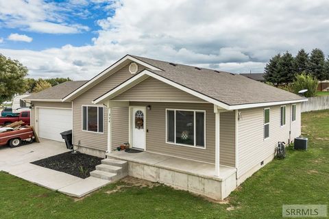 Photo of 324 Autumn Way, AMERICAN FALLS, ID 83211 (MLS # 2181243)