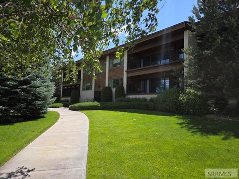 Homes For Sale - 457 Parkway Circle<br/> IDAHO FALLS, ID 83401