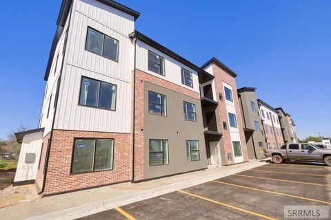 Photo of 796 E Sunnyside Road #203, IDAHO FALLS, ID 83401 (MLS # 2180667)