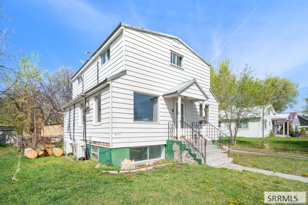 915 Ada Avenue