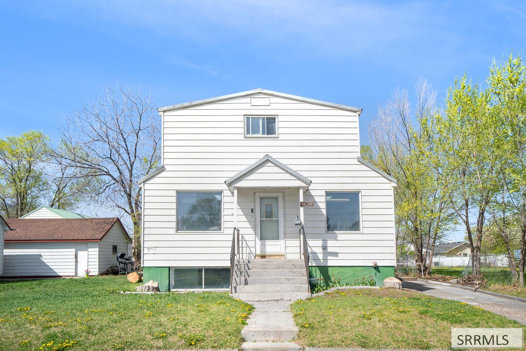 915 Ada Avenue