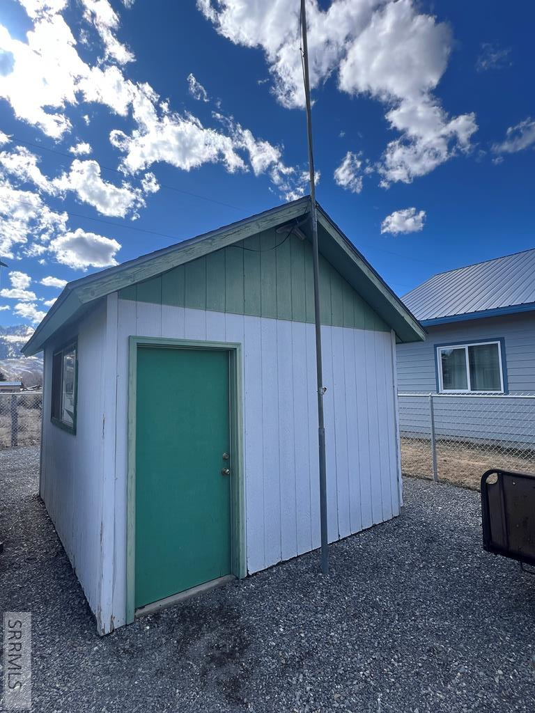 707 Forest Drive, MACKAY, Idaho image 3