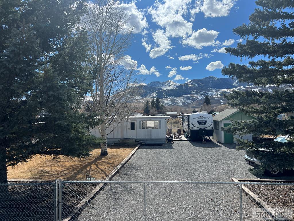 707 Forest Drive, MACKAY, Idaho image 1
