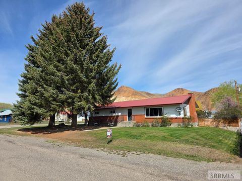 Photo of 410 E Butte Avenue, CHALLIS, ID 83226 (MLS # 2185702)