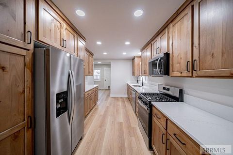 Photo of 136 W Elm Street, SHELLEY, ID 83274 (MLS # 2181687)